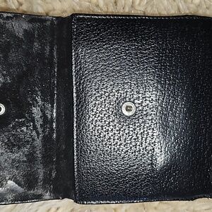 Auth Gucci black leather wallet